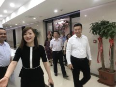 热烈欢迎中国光大银行郑州分行副行长郑辉一行莅临我司指导工作！